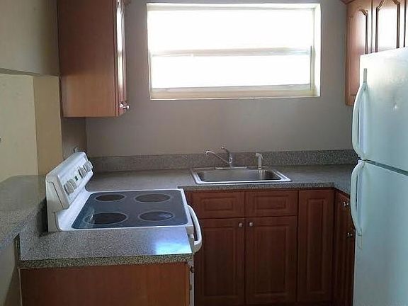 5th image of 1633 N Treasure Dr