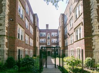 2002 W Jarvis Ave APT 1, Chicago, IL 60645