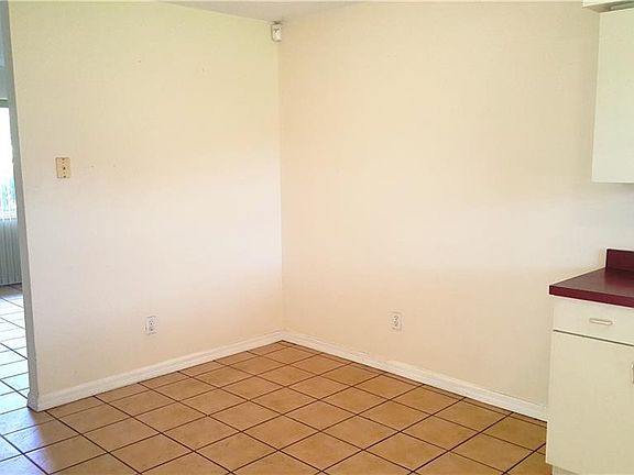 4th image of 3115 9th Avenue Dr E