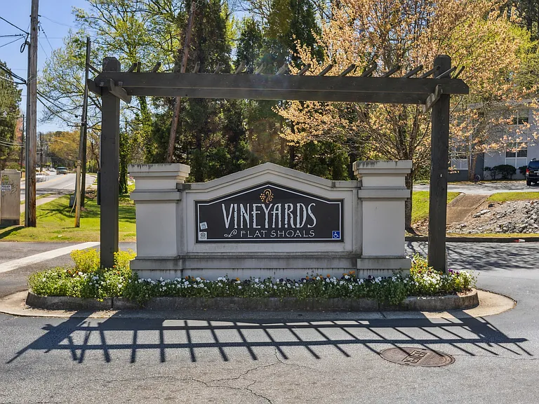 Vineyards of Flat Shoals — Photo 9