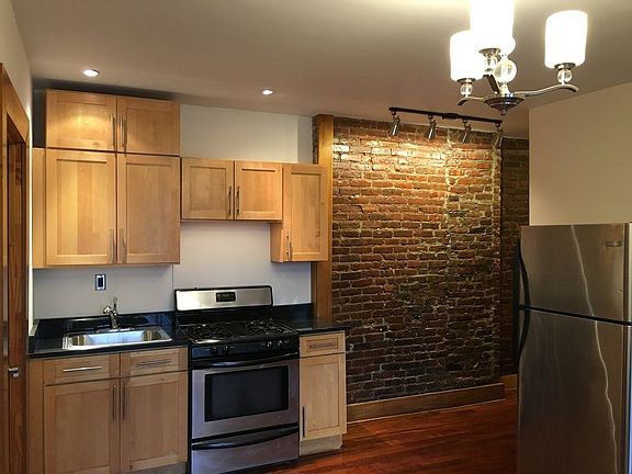 4th image of 142 Lexington Ave #10