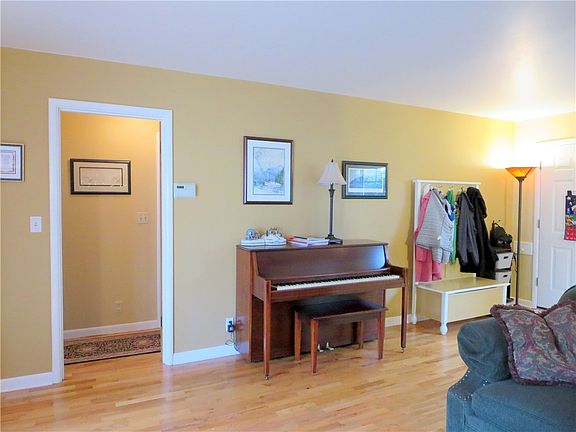 4th image of 3224 SE Lorne St