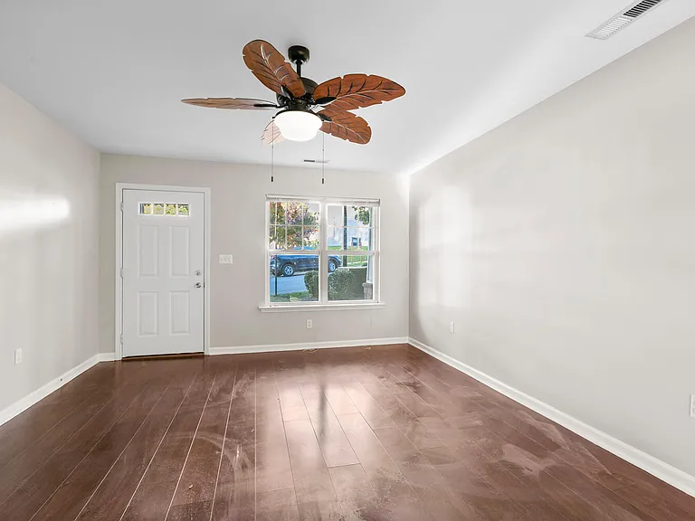 55 Thea Ln — Photo 7