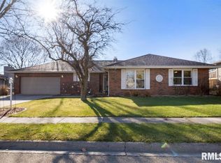 630 Taylor St, Morton, IL 61550