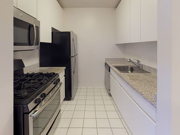 4th image of 175 E 96th St #21E