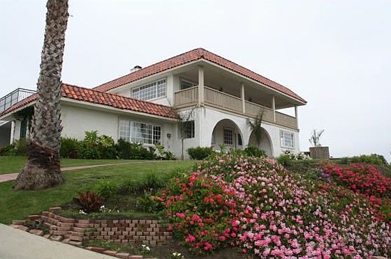 Front - 2 Large Decks with Ocean Views