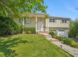 40 Byron Pl, Livingston, NJ 07039