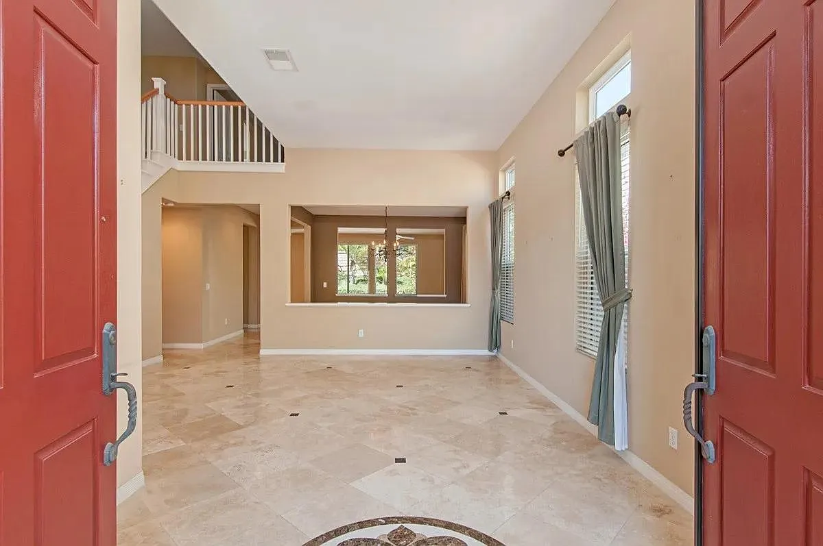 5528 Porter Creek Rd — Photo 2