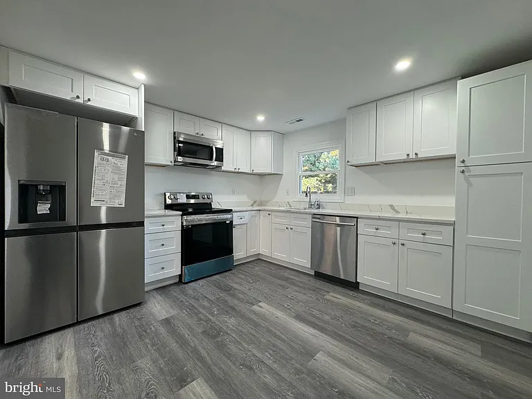 7507 Broad St — Photo 5