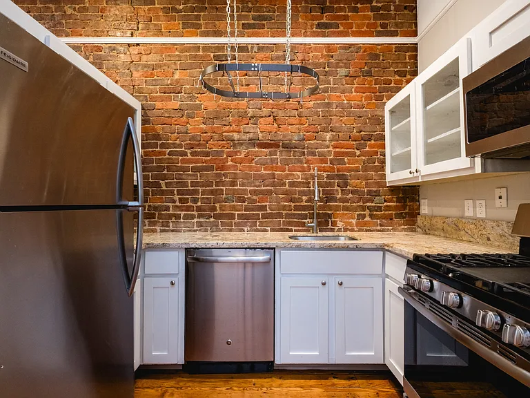 221 E 10th St #1 — Photo 11