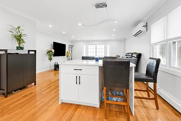 Sold by Remax Edge | media 6