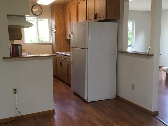 5th image of 167 Belmont St
