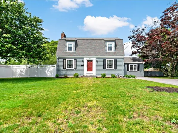 221 Squantum Dr, Warwick, RI 02888