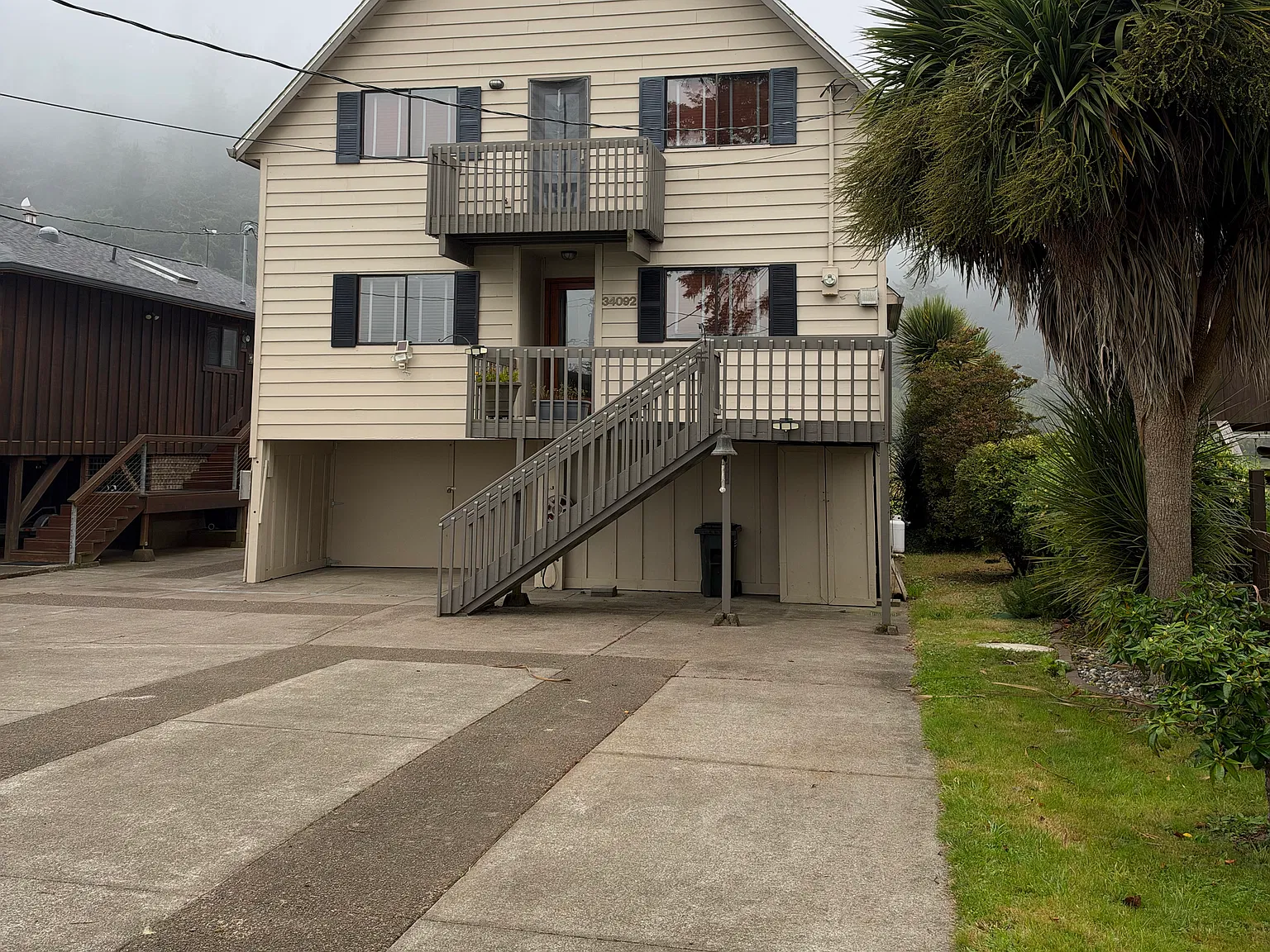 3 bed, 2500 sqft, $2,400 — Photo 2