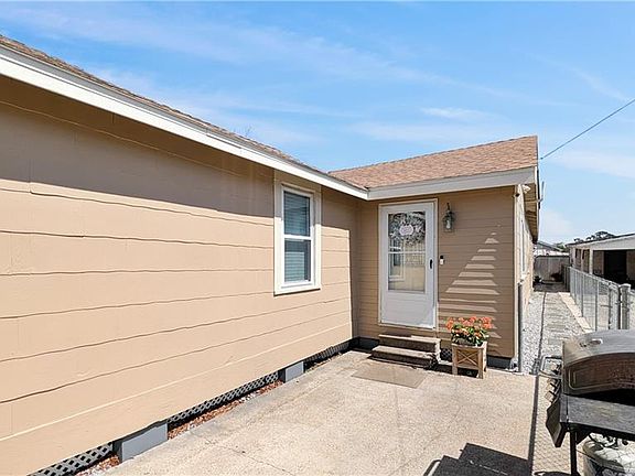 2nd image of 429 Meyers Blvd