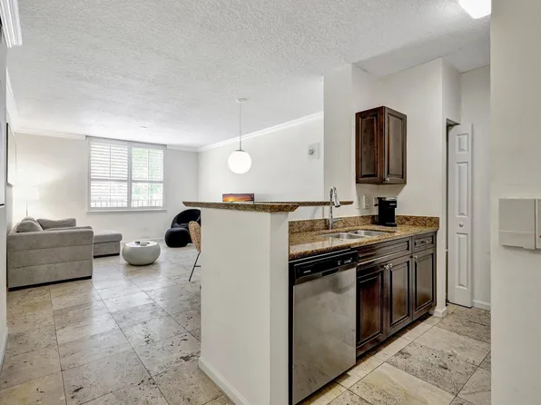 580 Sapodilla Ave #105, West Palm Beach, FL 33401