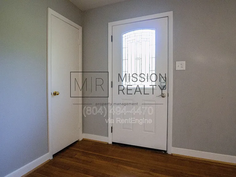 1107 Ironington Rd — Photo 2