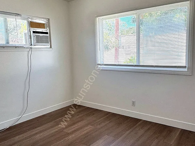 2422 Mariposa St — Photo 19