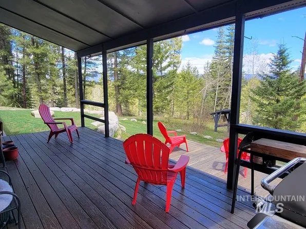 270 4th St, Cascade, ID 83611