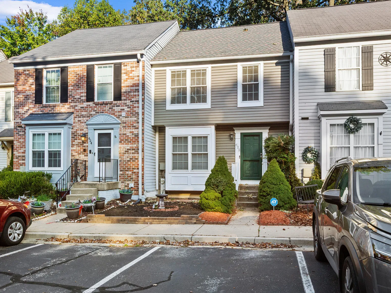 3 bed, 2.5 bath, 1824 sqft, $2,700 — Photo 2
