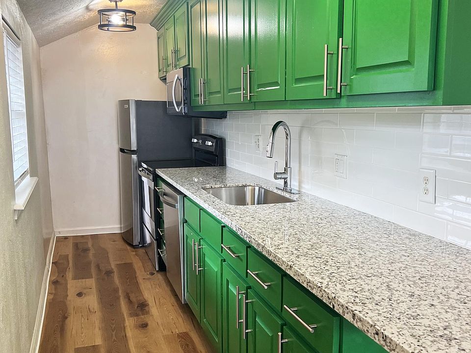 1st image of 609 Cortlandt St #C