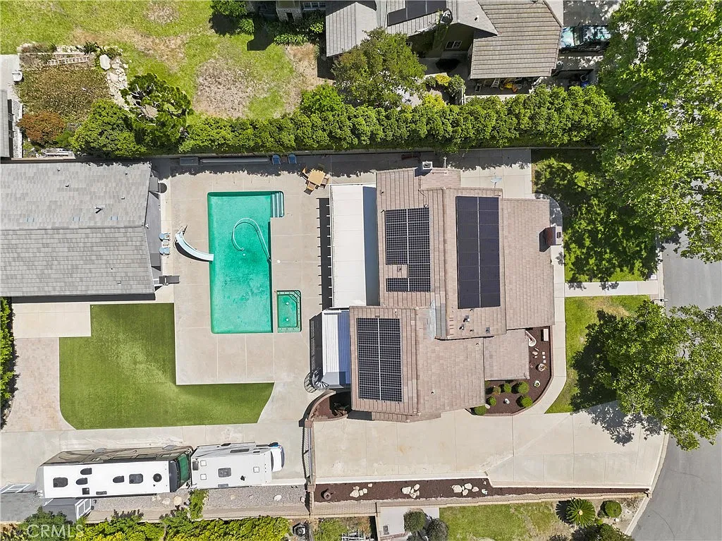 6 bed, 6.0 bath, 4274 sqft, $7,000 — Photo 3