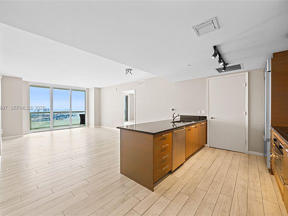 4th image of 50 Biscayne Blvd APT 4706