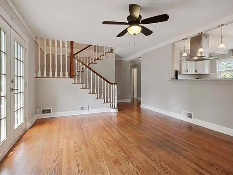 8416 State Line Rd — Photo 5