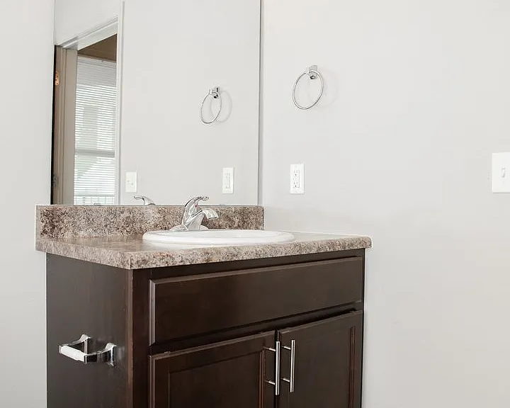 1014 E Walnut St — Photo 17