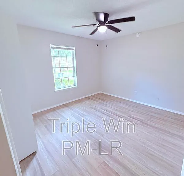 220 Randall Dr — Photo 30