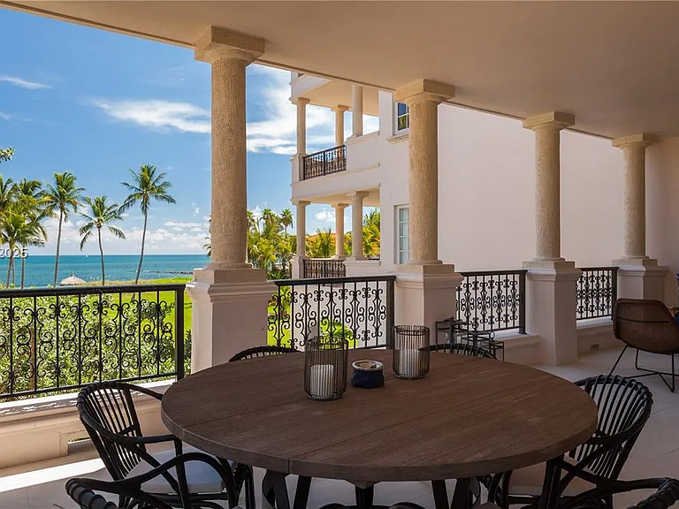 19222 Fisher Island Dr #19222 — Photo 4