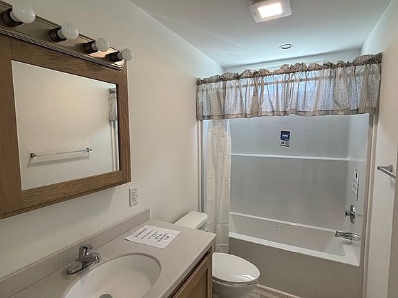 5th image of 20 Pinrock Dr