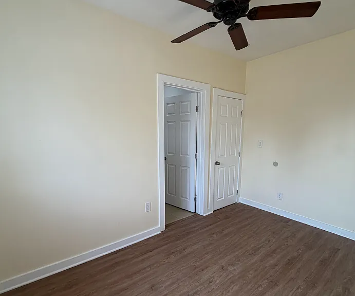 2409 W 54th St — Photo 2