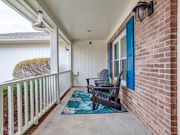 2nd image of 1911 Locarno Dr