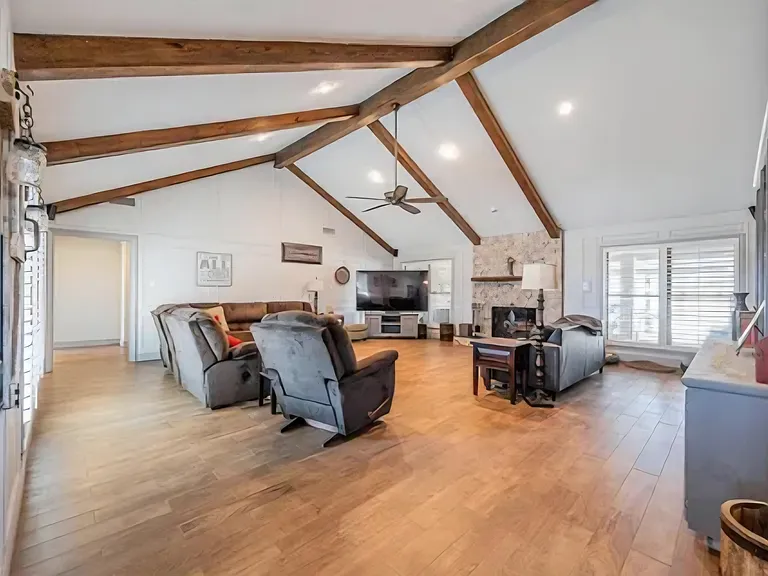 4009 Kniffen Dr — Photo 1