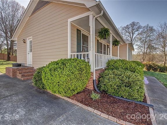 5th image of 520 Ogden Dr