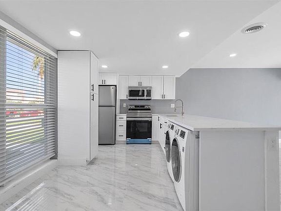 3rd image of 708 NE 23rd Ave