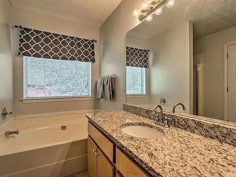 483 Oak Dr — Photo 6