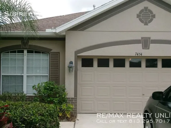 7454 Surrey Pines Dr, Apollo Beach, FL 33572