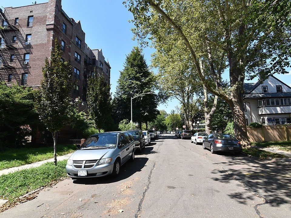 1st image of 860 E 18th St #C4