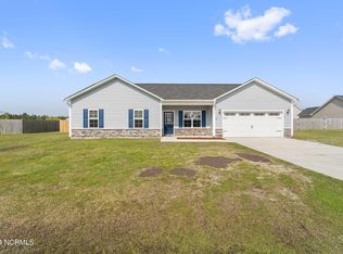 206 Chestwood Dr, Hubert, NC 28539