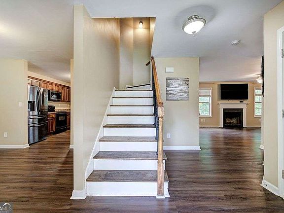 4th image of 305 Birchwood Farms Ln