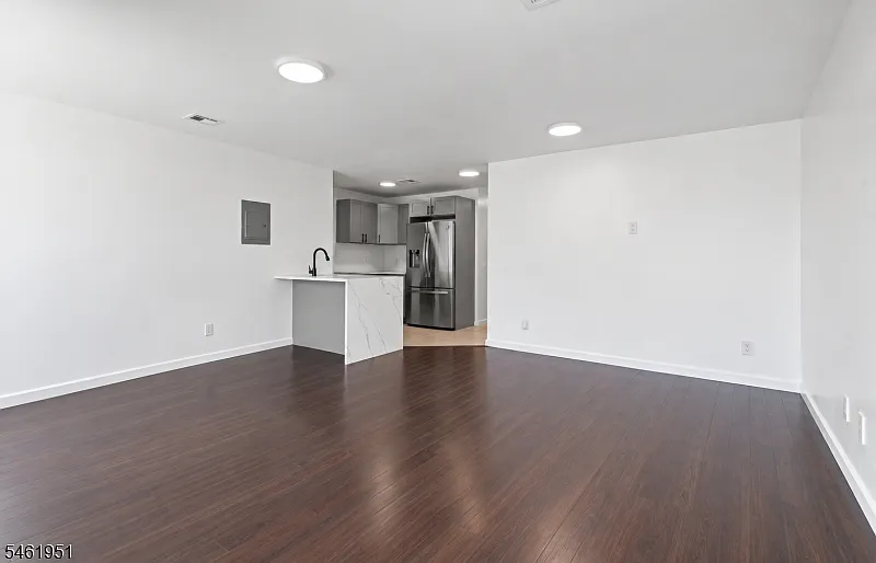 2 bed, 1.0 bath, $2,500 — Photo 4