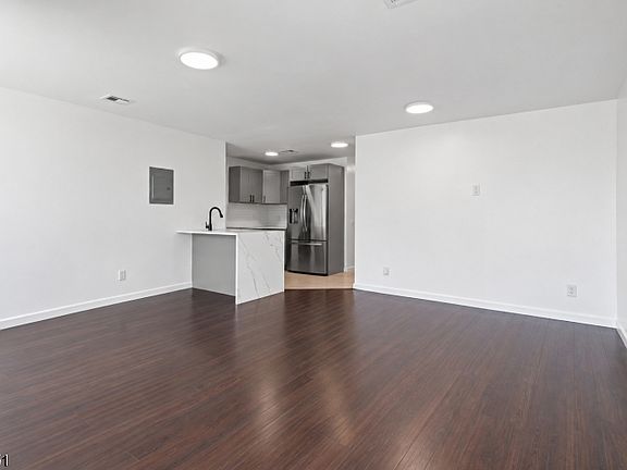 4th image of 700 4th Ave
