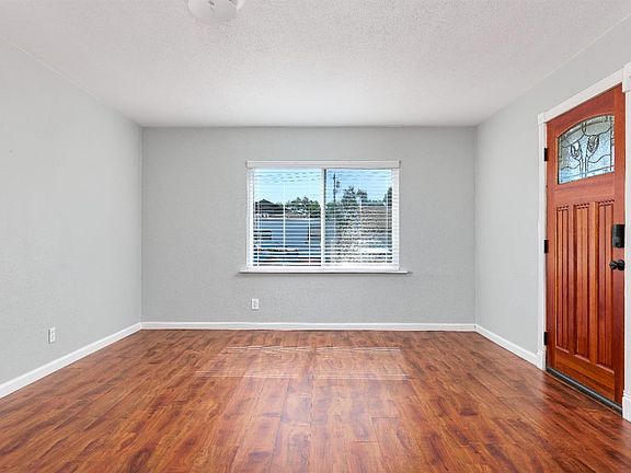 3rd image of 118 Maple Street