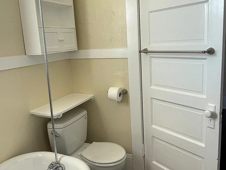 12440 SW Broadway St #3 — Photo 6