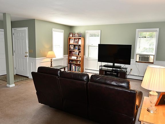 3rd image of 95R Kingsbury St #95R
