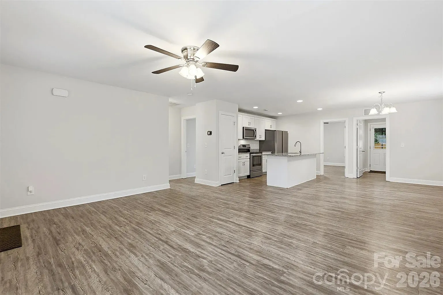 4221 E End St — Photo 4