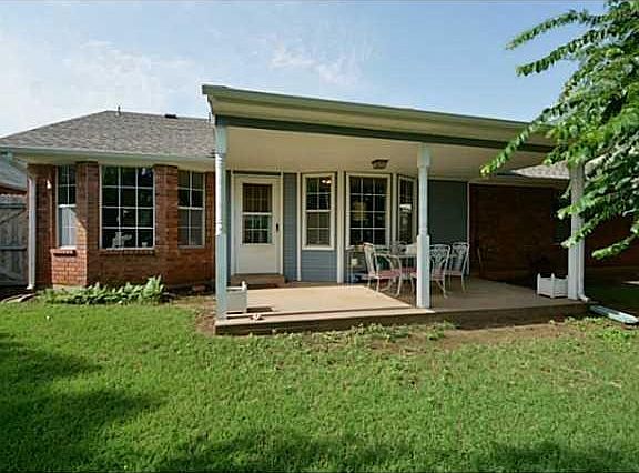 4th image of 2101 Shamrock Dr