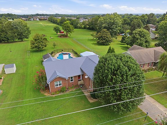 5th image of 1705 Hunt Ln